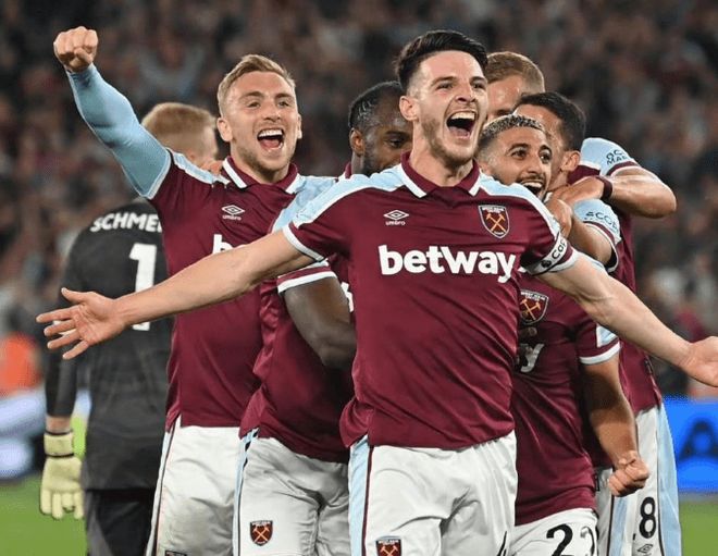 詹姆斯背身单打得分，引领球队节奏