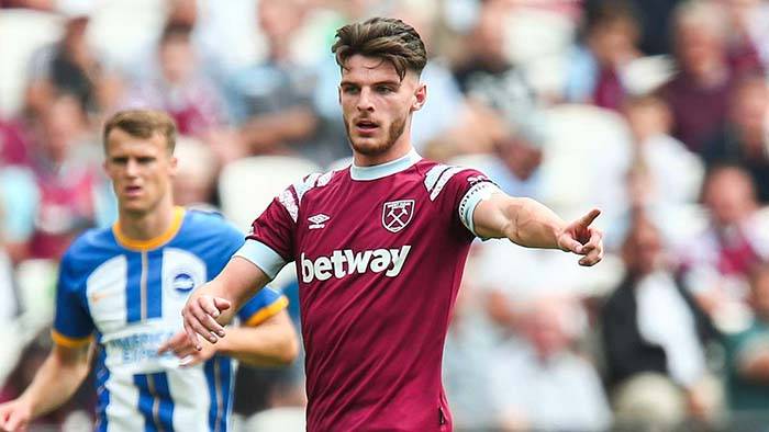 足球意甲射手榜竞争激烈，三人同进12球并列领跑