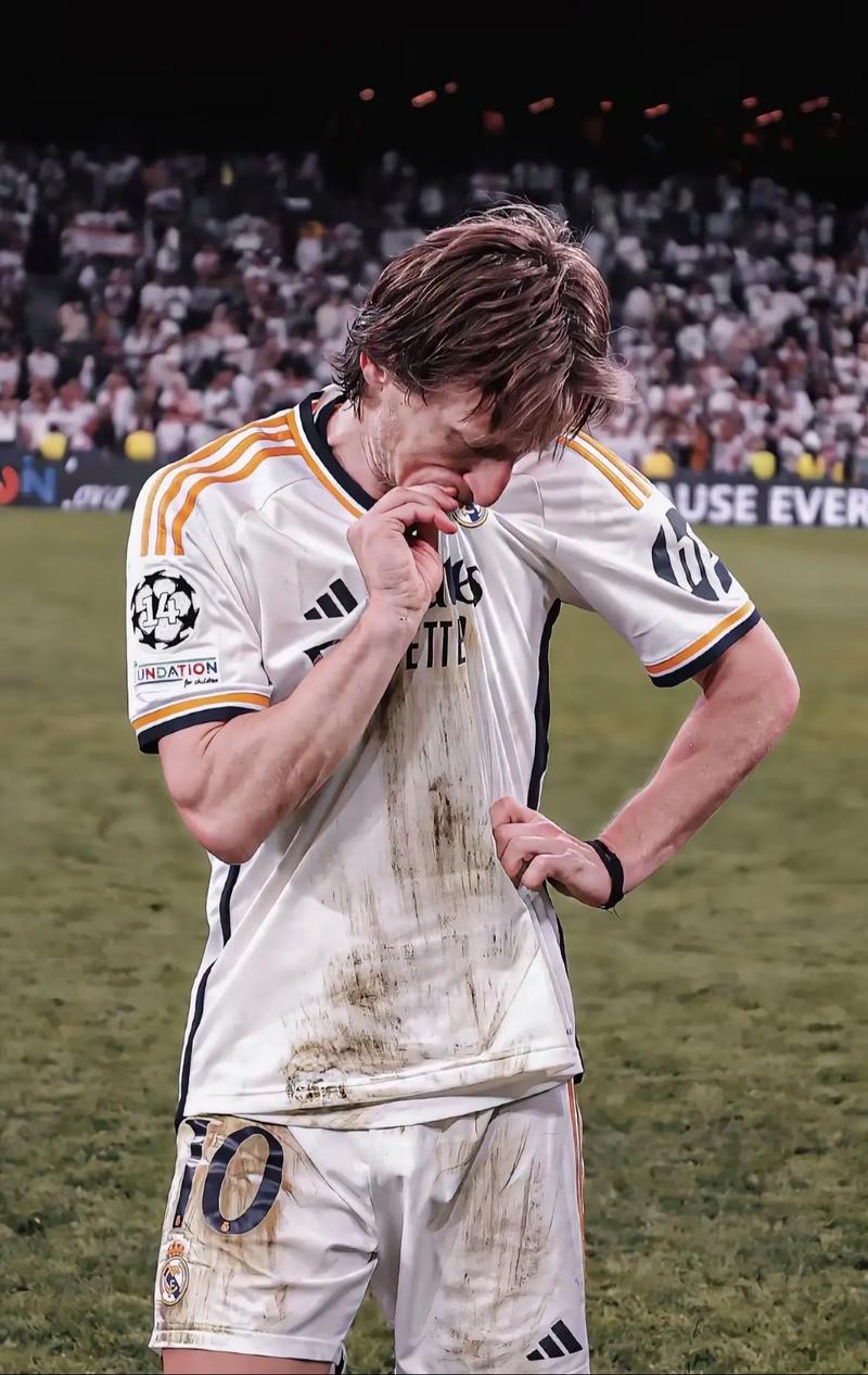 约基奇砍下118次25分+10助，史上其他中锋合计108场